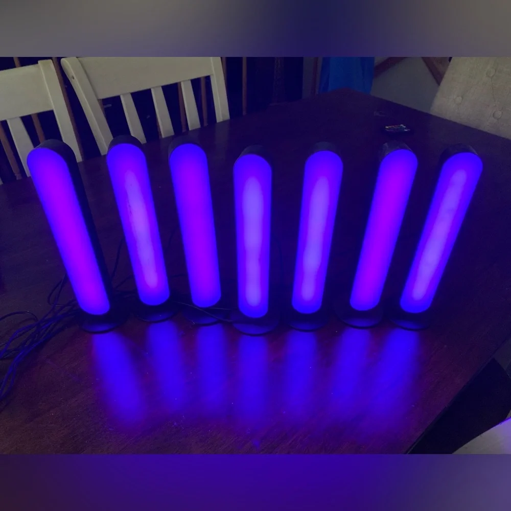 7 smart controllable LED lights. With multiple settings, stand locations & more